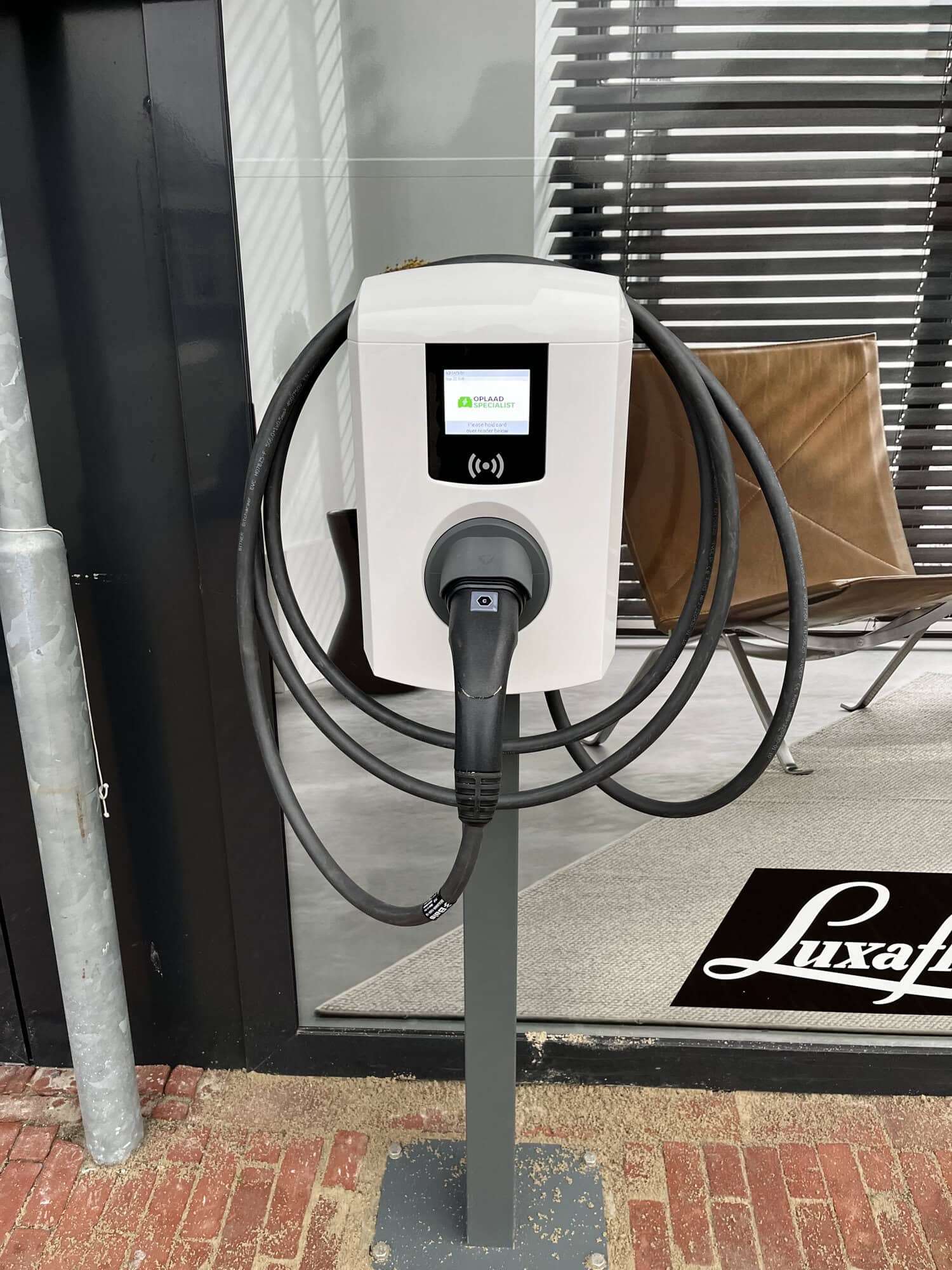 Alfen Eve laadpaal geïnstalleerd met kabel